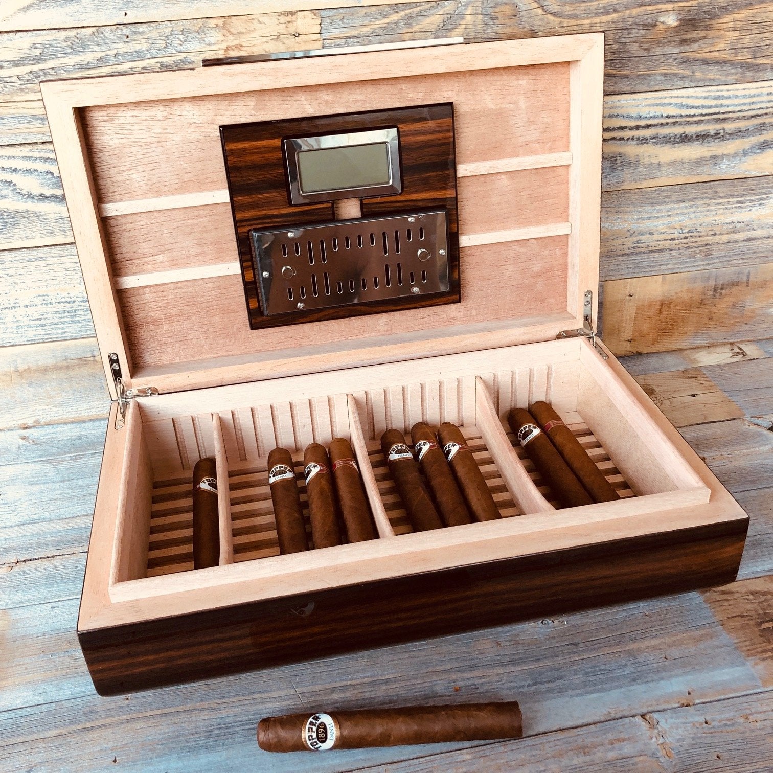 CIGAR ACCESSORIES & GIFTS